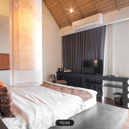 Tapae Gate Villa Чиангмай Экстерьер фото